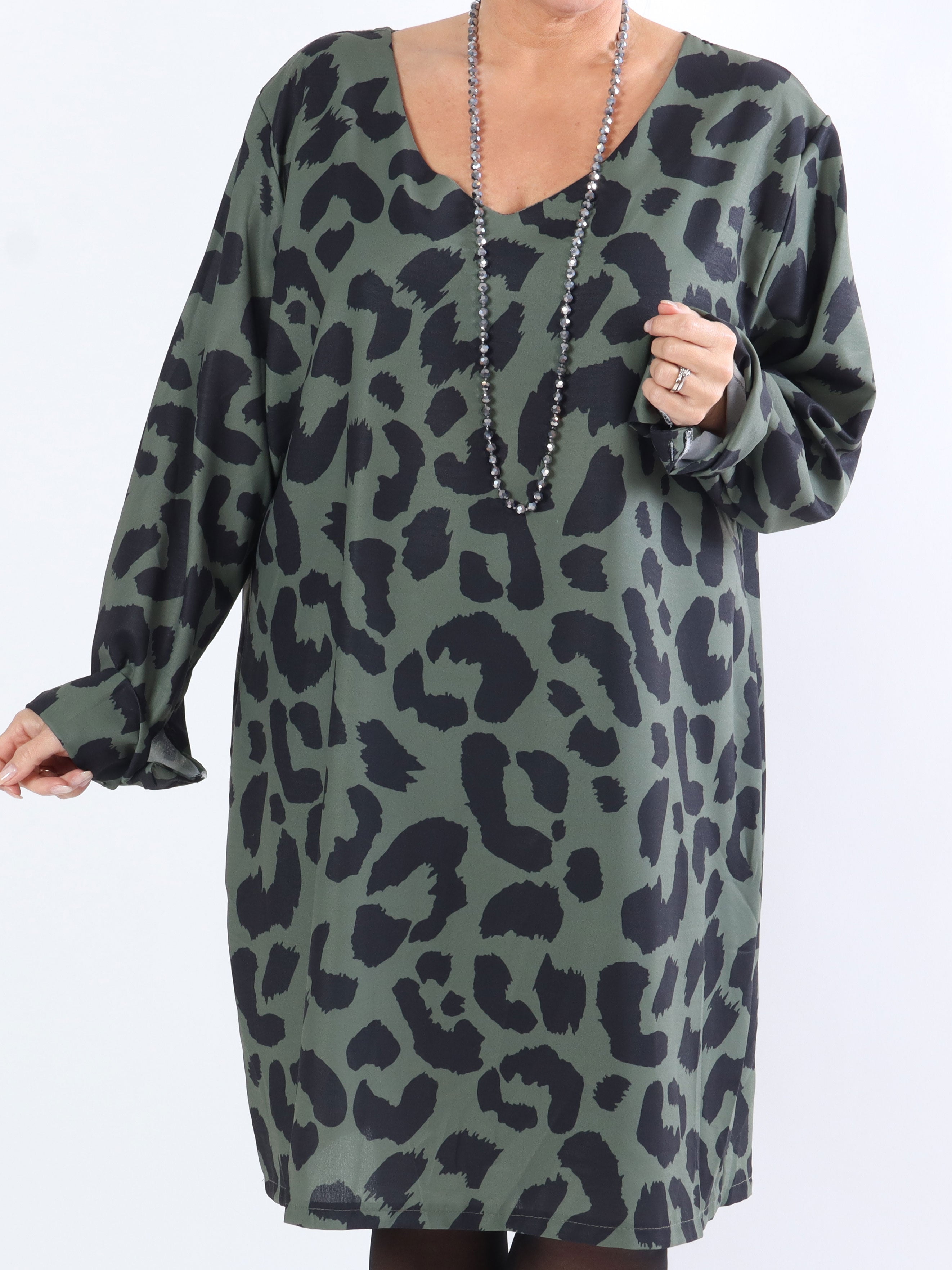 Vanelia - Sød plus size kjole i stort leopardprint